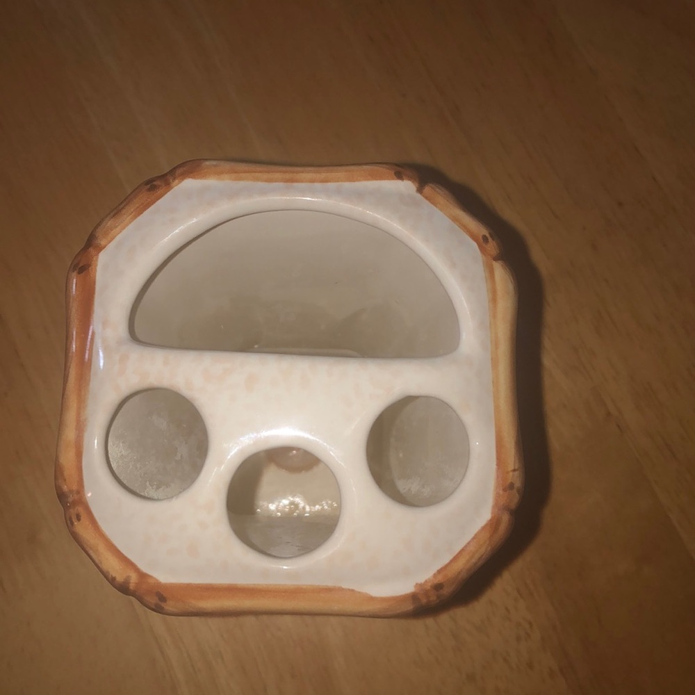 Toothbrush Holder - Picture 3 of 4